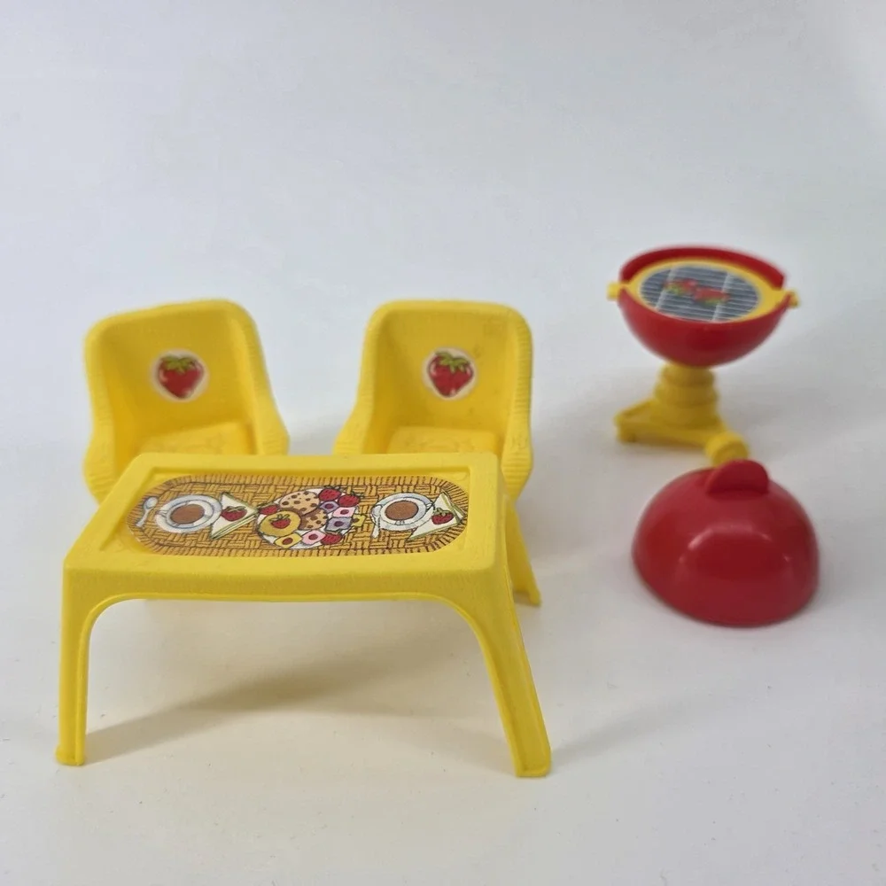 Strawberry Shortcake Garden House Gazebo 1981 grill Table Chairs Vintage Kenner